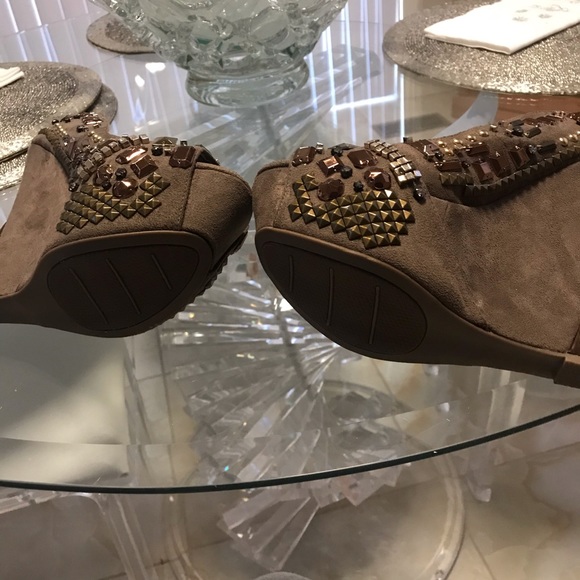 Suede and stone wedge shoes - Picture 5 of 5